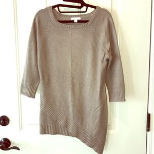 Asymmetrical hem 3/4 sleeve sweater